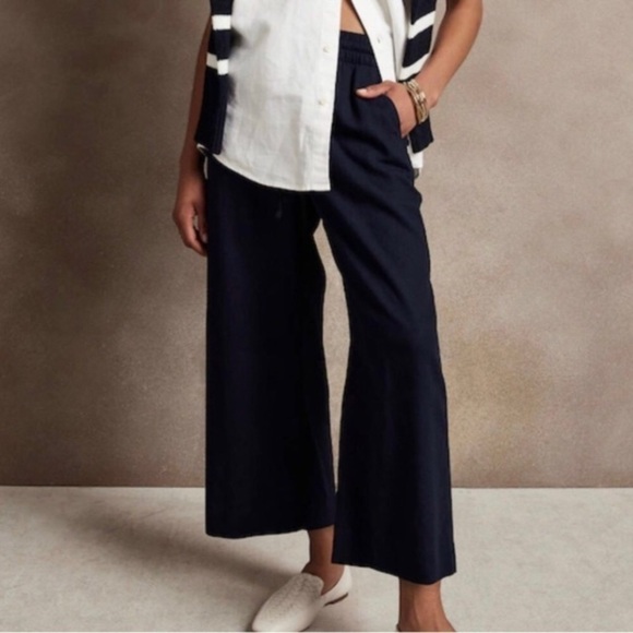 NWT! Banana Republic Navy Linen-Blend Easy Crop Pant - Size Medium💛 - Picture 1 of 3